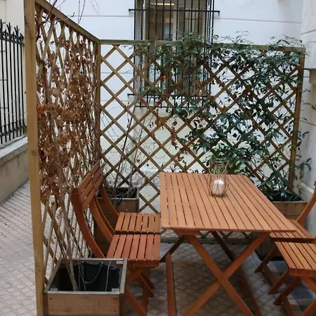 Petit Bijou Dans Le Centre De * Parigi