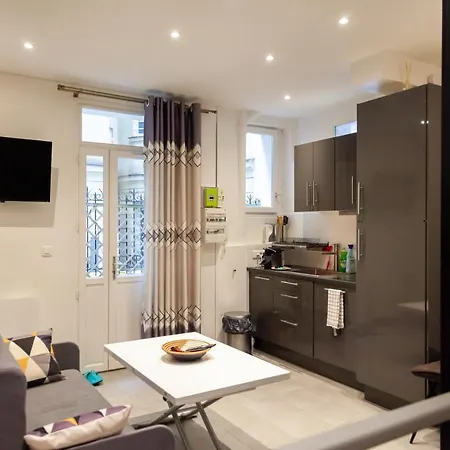 Petit Bijou Dans Le Centre De Parigi